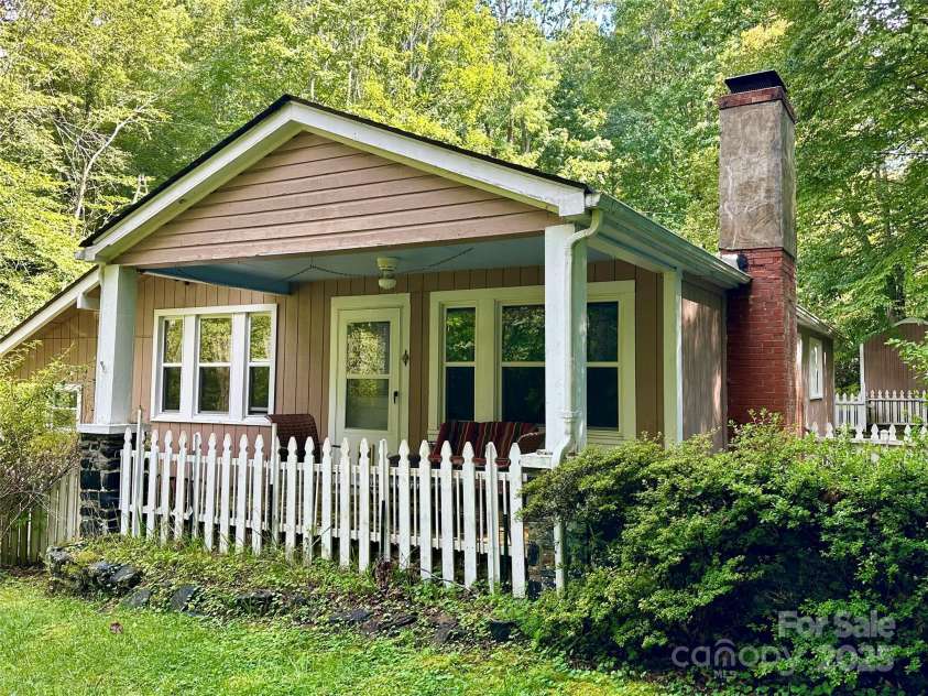 46 Tree Farm Road, Spruce Pine, NC 28777.  MLS# CAR4184034, YatesRealty ID 3928. 