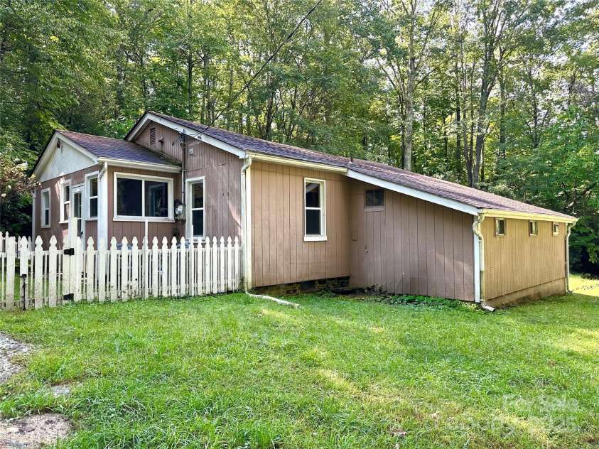 46 Tree Farm Road, Spruce Pine, NC 28777.  MLS# CAR4184034, YatesRealty ID 3928. 