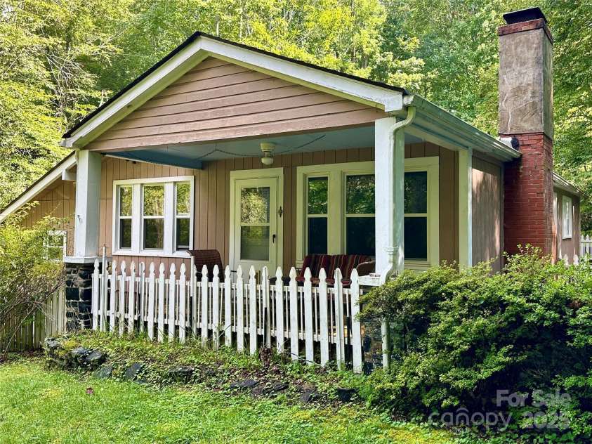 46 Tree Farm Road, Spruce Pine, NC 28777.  MLS# CAR4184034, YatesRealty ID 3928. 
