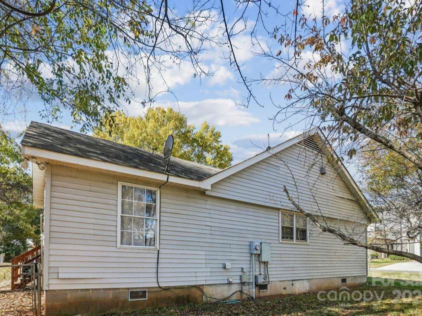 9801 Packard Street, Pineville, NC 28134.  MLS# CAR4318612, YatesRealty ID 3928. 