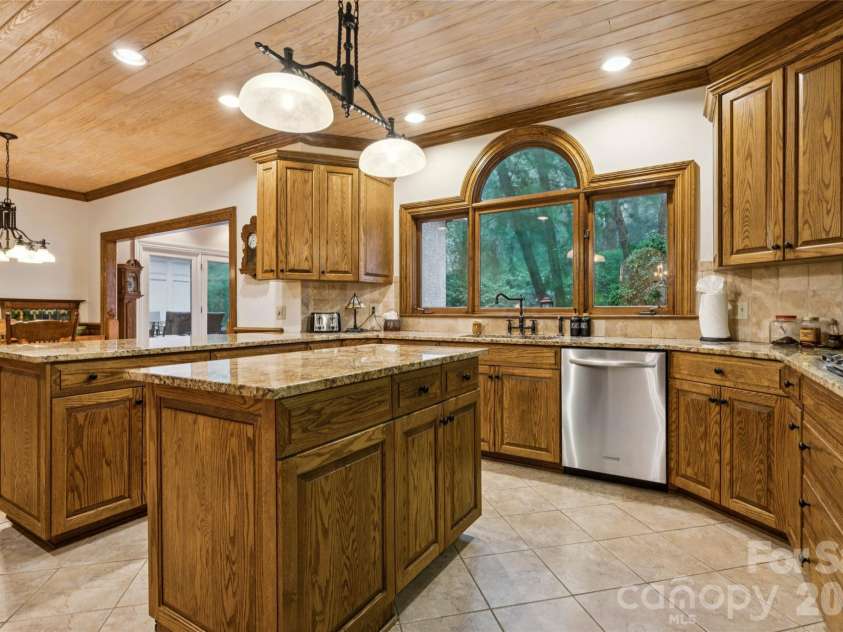 5121 Chillmark Road, Charlotte, NC 28226.  MLS# CAR4406043, YatesRealty ID 39281. 