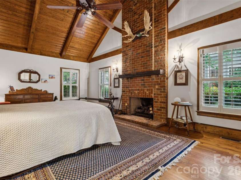 5121 Chillmark Road, Charlotte, NC 28226.  MLS# CAR4406043, YatesRealty ID 39281. ...a second gas log fireplace