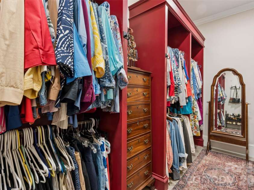 5121 Chillmark Road, Charlotte, NC 28226.  MLS# CAR4406043, YatesRealty ID 39281. First floor primary w/i closet