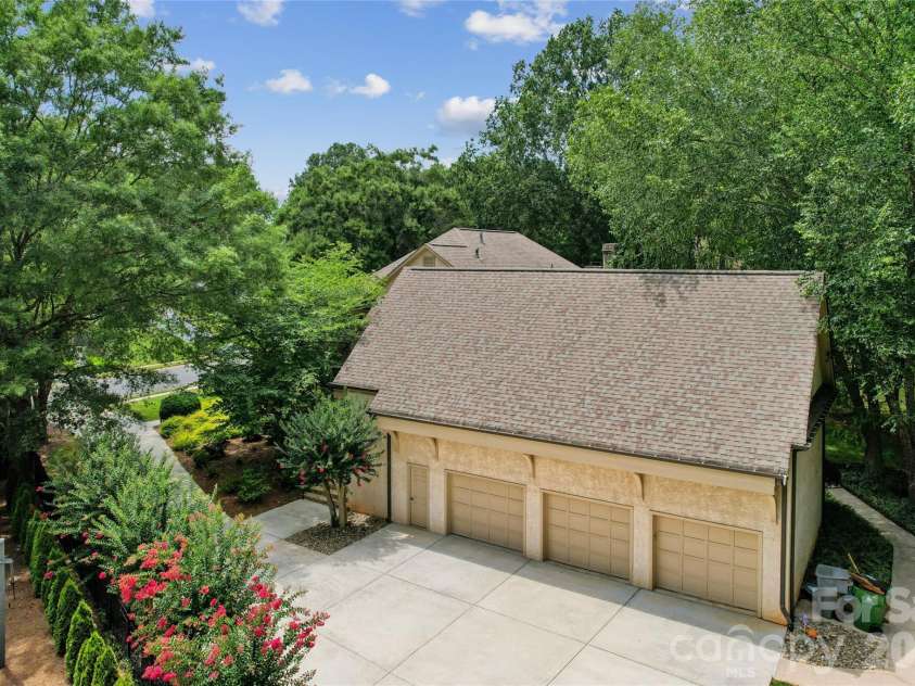 5121 Chillmark Road, Charlotte, NC 28226.  MLS# CAR4406043, YatesRealty ID 39281. Huge three car garage