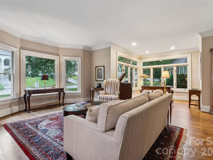 5121 Chillmark Road, Charlotte, NC 28226.  MLS# CAR4406043, YatesRealty ID 39281. Living room