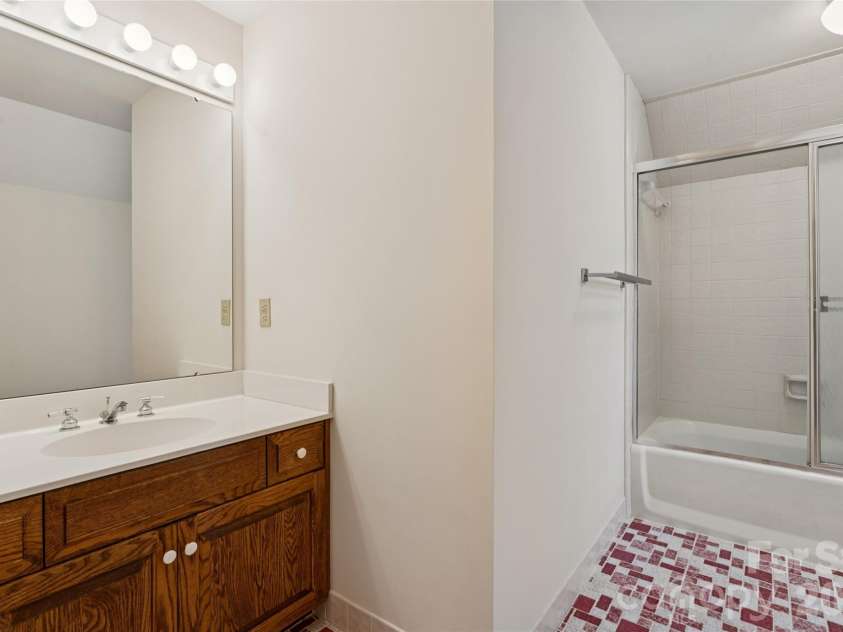 5121 Chillmark Road, Charlotte, NC 28226.  MLS# CAR4406043, YatesRealty ID 39281. One of two additional second floor full baths