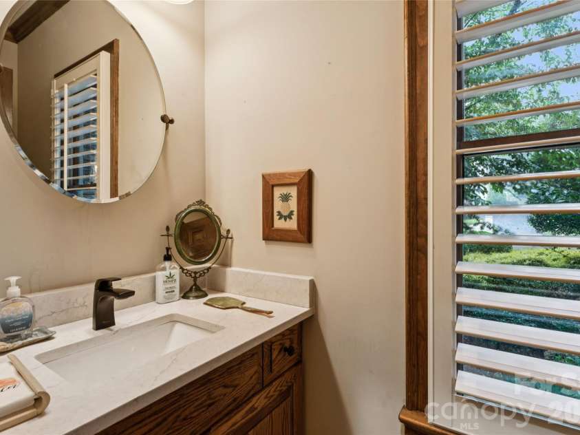 5121 Chillmark Road, Charlotte, NC 28226.  MLS# CAR4406043, YatesRealty ID 39281. One of two downstairs half baths.