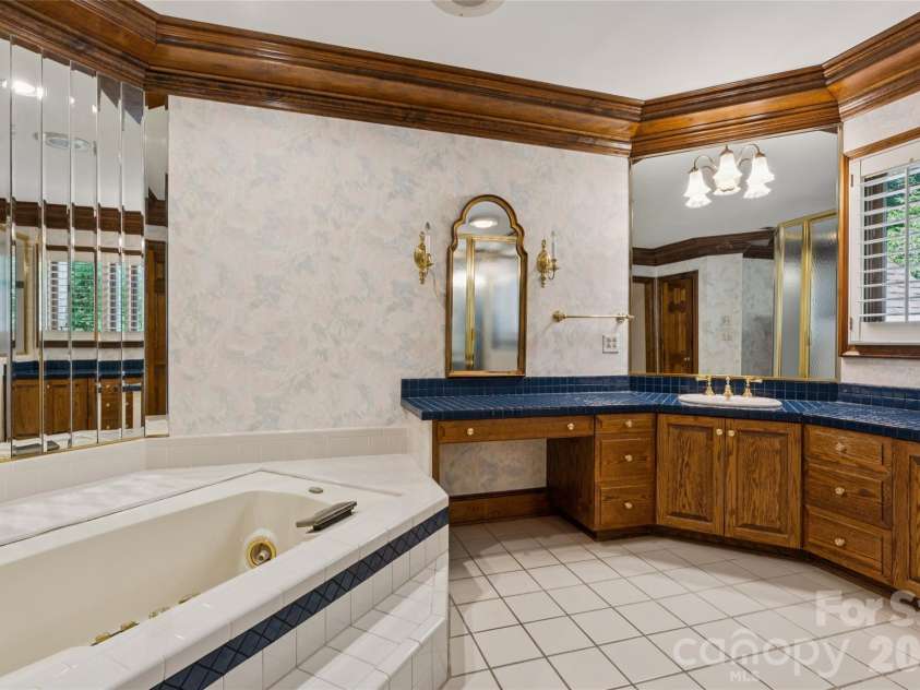 5121 Chillmark Road, Charlotte, NC 28226.  MLS# CAR4406043, YatesRealty ID 39281. Second floor primary bath. (tub leaks)