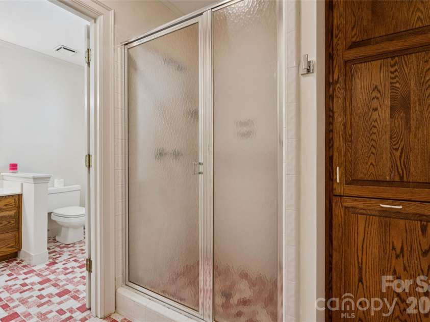 5121 Chillmark Road, Charlotte, NC 28226.  MLS# CAR4406043, YatesRealty ID 39281. Two of two additional second floor full baths