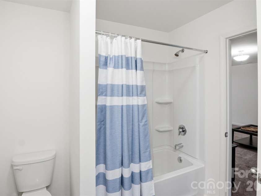 6500 Kinder Lane, Lancaster, SC 29720.  MLS# CAR4393642, YatesRealty ID 39282. Hallway full bathroom upstairs