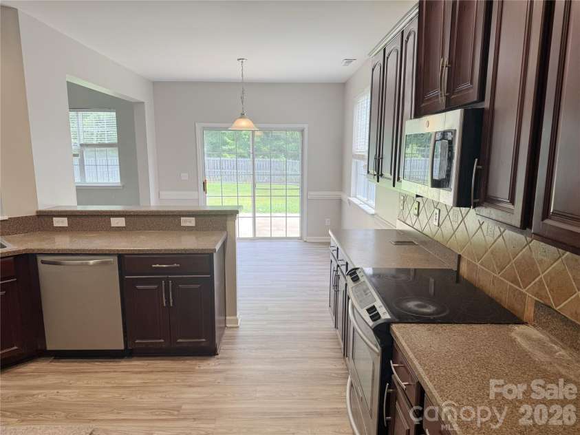 13514 Delstone Drive, Huntersville, NC 28078.  MLS# CAR4406608, YatesRealty ID 39283. Kitchen Pic 2