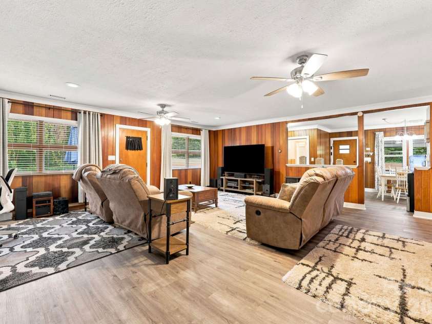 138 Circle Drive, Thomasville, NC 27360.  MLS# CAR4406992, YatesRealty ID 39284. 