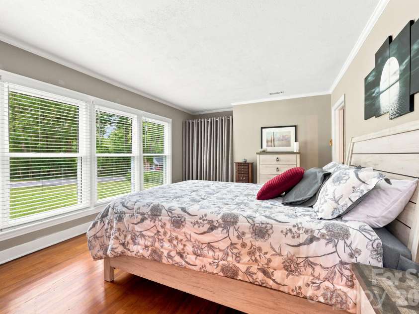 138 Circle Drive, Thomasville, NC 27360.  MLS# CAR4406992, YatesRealty ID 39284. 