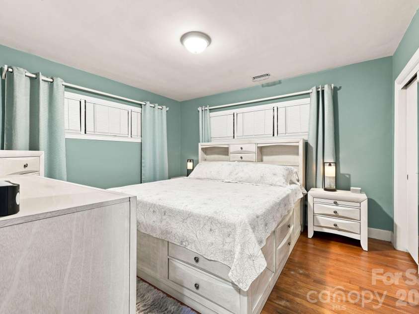 138 Circle Drive, Thomasville, NC 27360.  MLS# CAR4406992, YatesRealty ID 39284. 