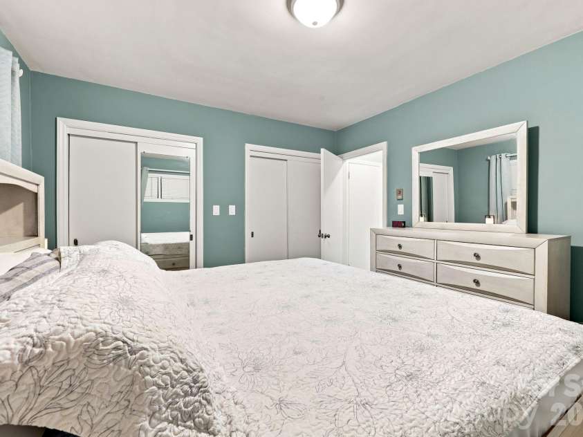 138 Circle Drive, Thomasville, NC 27360.  MLS# CAR4406992, YatesRealty ID 39284. 