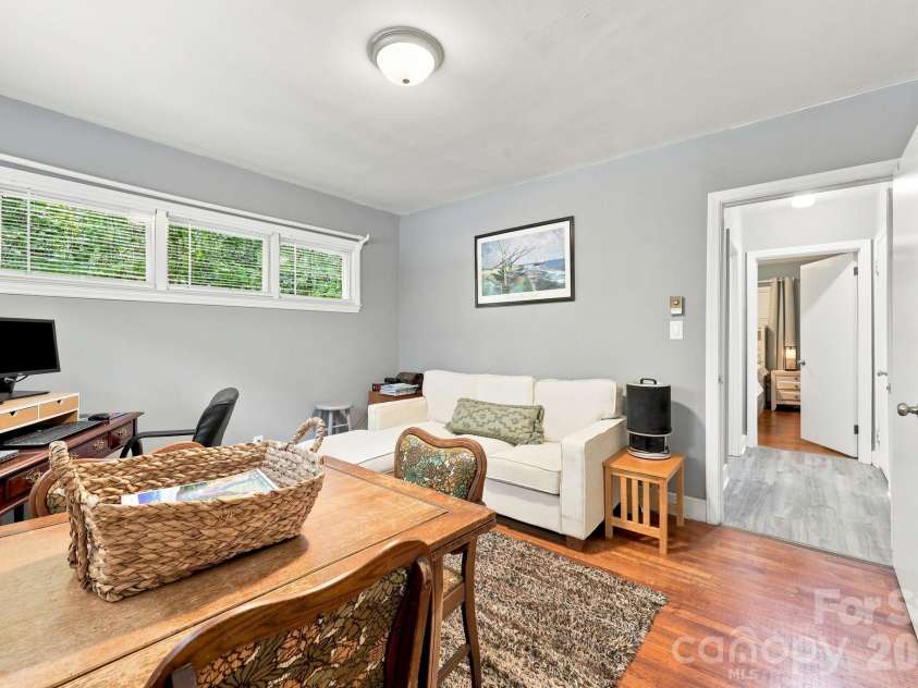 138 Circle Drive, Thomasville, NC 27360.  MLS# CAR4406992, YatesRealty ID 39284. 