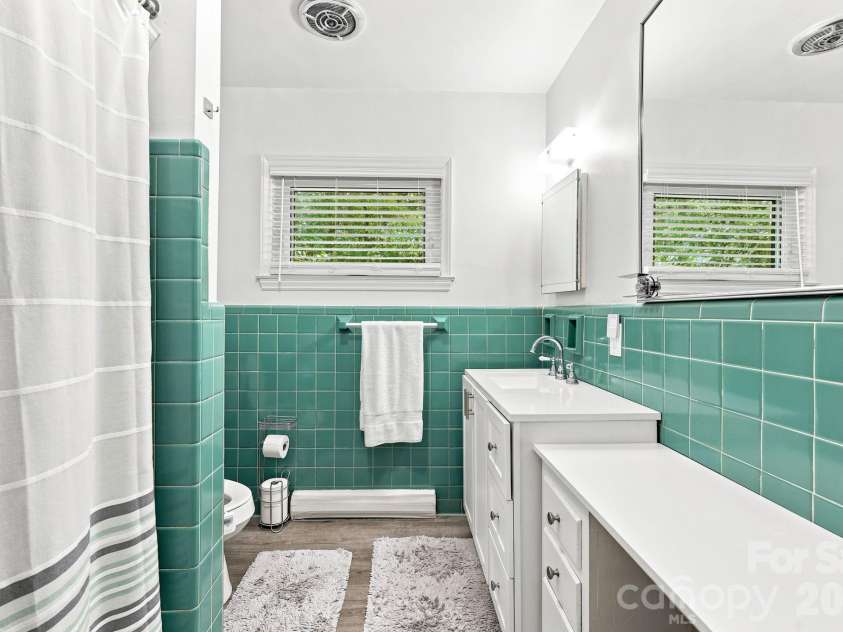 138 Circle Drive, Thomasville, NC 27360.  MLS# CAR4406992, YatesRealty ID 39284. 