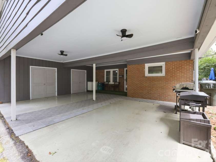 138 Circle Drive, Thomasville, NC 27360.  MLS# CAR4406992, YatesRealty ID 39284. 