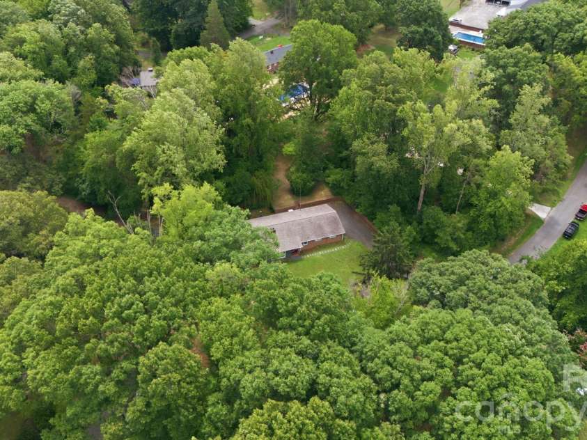138 Circle Drive, Thomasville, NC 27360.  MLS# CAR4406992, YatesRealty ID 39284. 