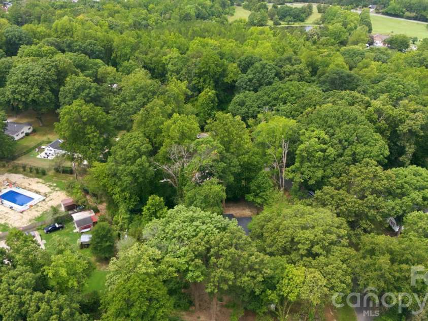 138 Circle Drive, Thomasville, NC 27360.  MLS# CAR4406992, YatesRealty ID 39284. 