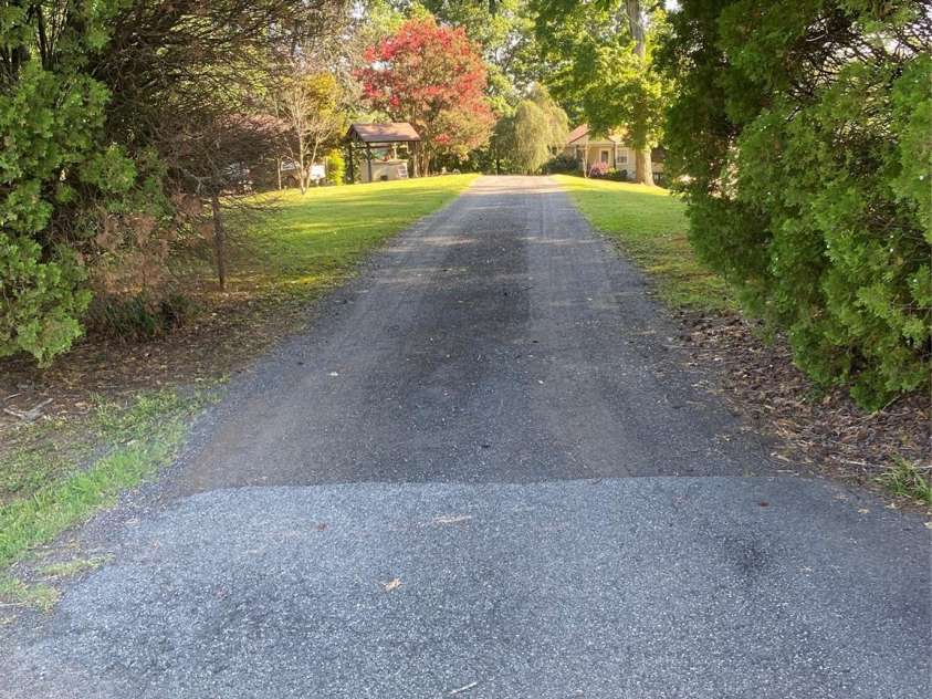146 Duck Cove Road, Belmont, NC 28012.  MLS# CAR4405510, YatesRealty ID 39287. Front Driveway