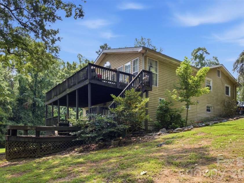 146 Duck Cove Road, Belmont, NC 28012.  MLS# CAR4405510, YatesRealty ID 39287. Left Side of Home