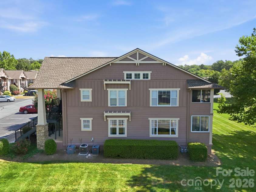 2705 Deermouse Way, Hendersonville, NC 28792.  MLS# CAR4404914, YatesRealty ID 39289. 