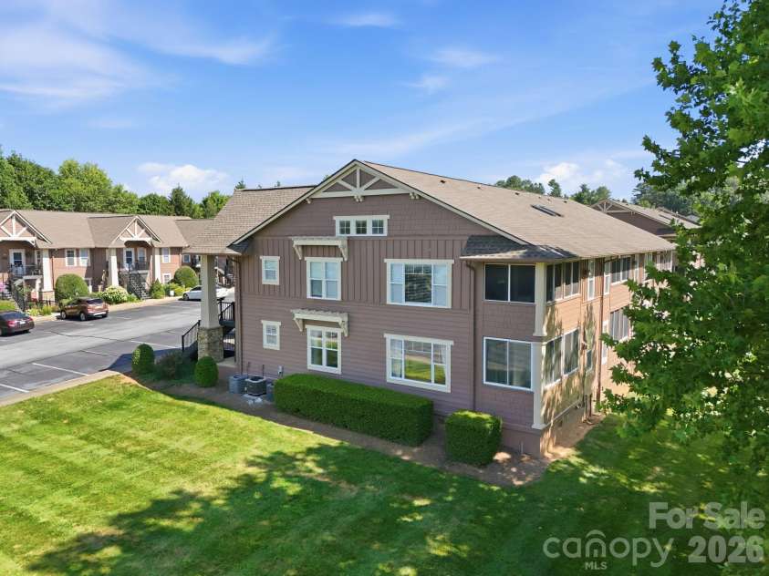 2705 Deermouse Way, Hendersonville, NC 28792.  MLS# CAR4404914, YatesRealty ID 39289. 