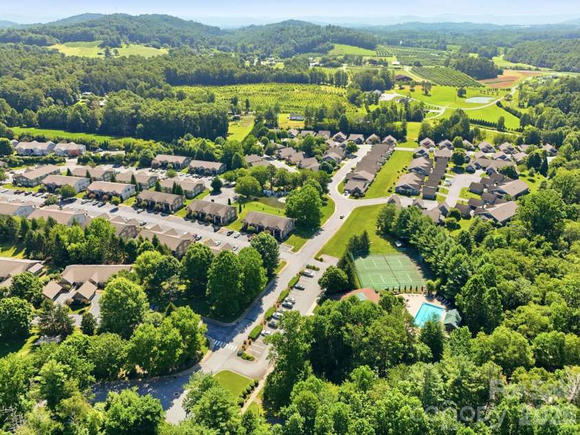 2705 Deermouse Way, Hendersonville, NC 28792.  MLS# CAR4404914, YatesRealty ID 39289. 