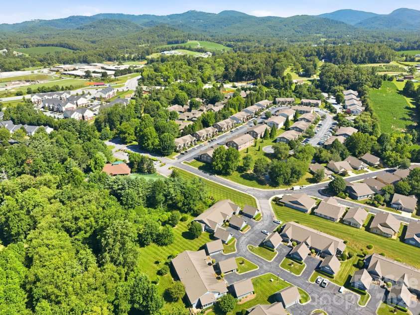 2705 Deermouse Way, Hendersonville, NC 28792.  MLS# CAR4404914, YatesRealty ID 39289. 