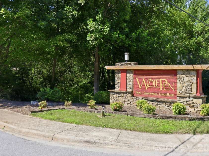 2705 Deermouse Way, Hendersonville, NC 28792.  MLS# CAR4404914, YatesRealty ID 39289. 