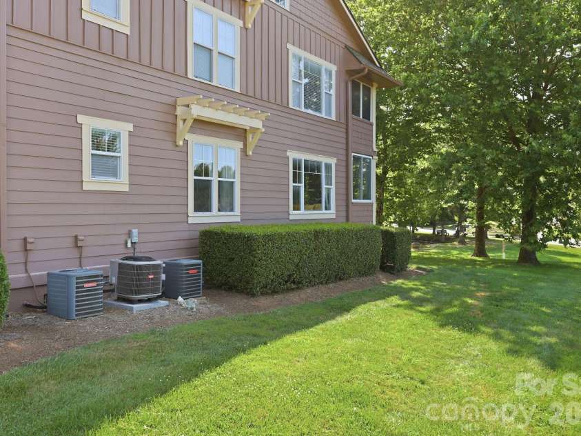2705 Deermouse Way, Hendersonville, NC 28792.  MLS# CAR4404914, YatesRealty ID 39289. Exterior