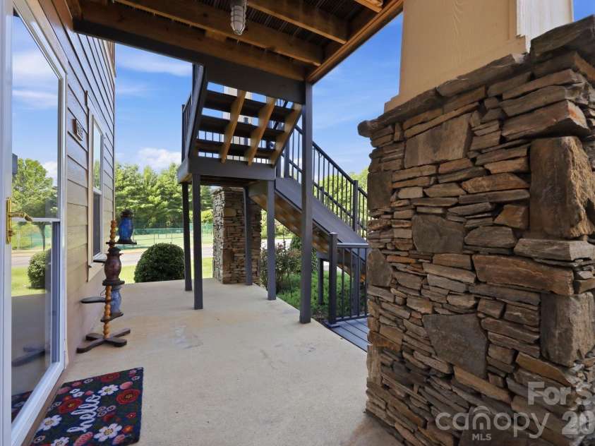 2705 Deermouse Way, Hendersonville, NC 28792.  MLS# CAR4404914, YatesRealty ID 39289. Front Porch