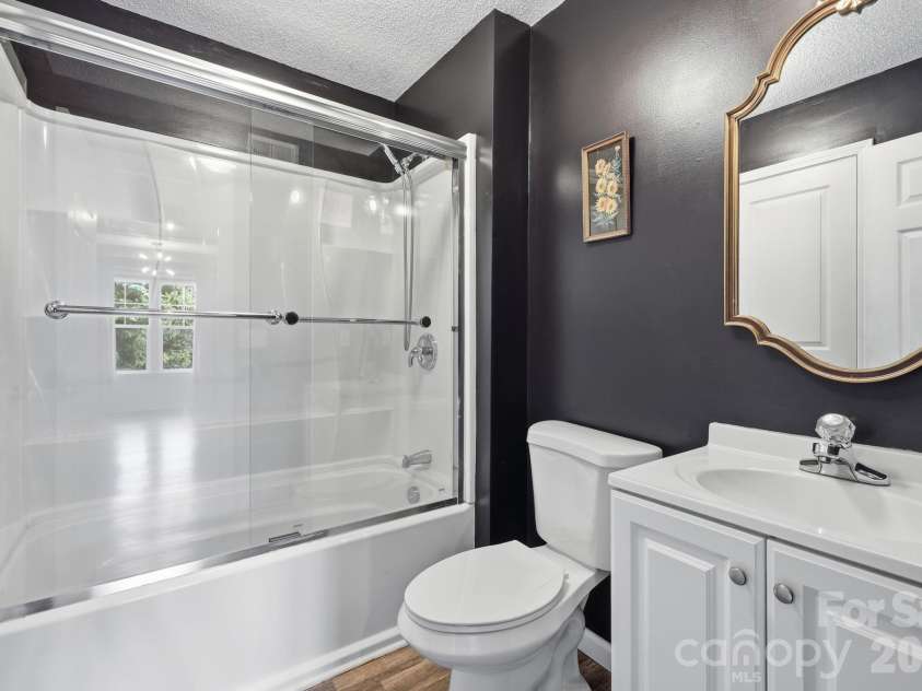 2705 Deermouse Way, Hendersonville, NC 28792.  MLS# CAR4404914, YatesRealty ID 39289. Hall Bath