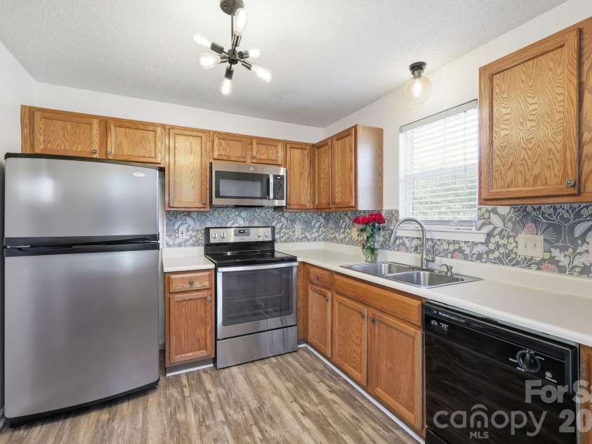 2705 Deermouse Way, Hendersonville, NC 28792.  MLS# CAR4404914, YatesRealty ID 39289. Kitchen