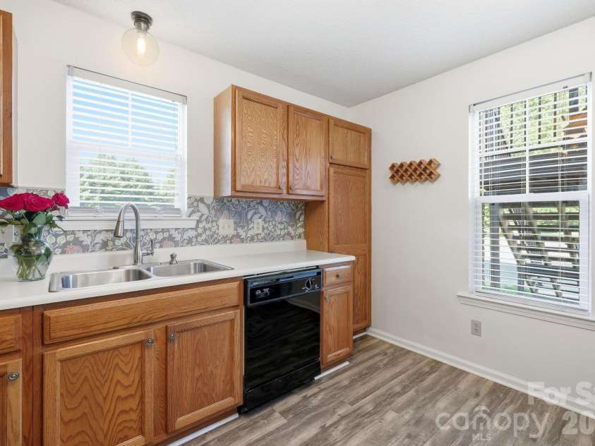 2705 Deermouse Way, Hendersonville, NC 28792.  MLS# CAR4404914, YatesRealty ID 39289. Kitchen