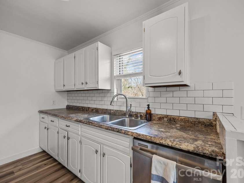 175 Chatham Road, Asheville, NC 28804.  MLS# CAR4265209, YatesRealty ID 3929. 