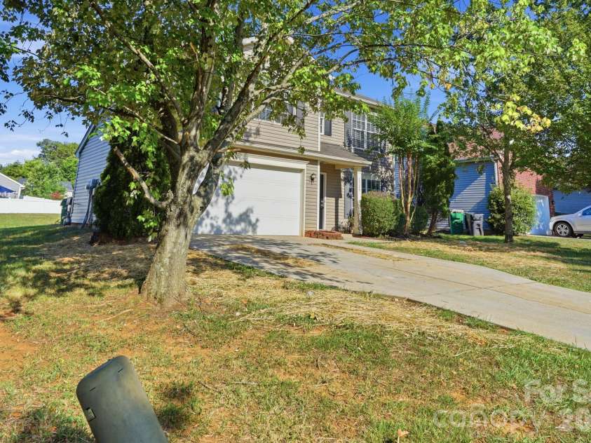 1528 Harland Street, Charlotte, NC 28216.  MLS# CAR4400321, YatesRealty ID 39290. 