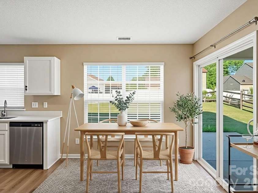 1528 Harland Street, Charlotte, NC 28216.  MLS# CAR4400321, YatesRealty ID 39290. 