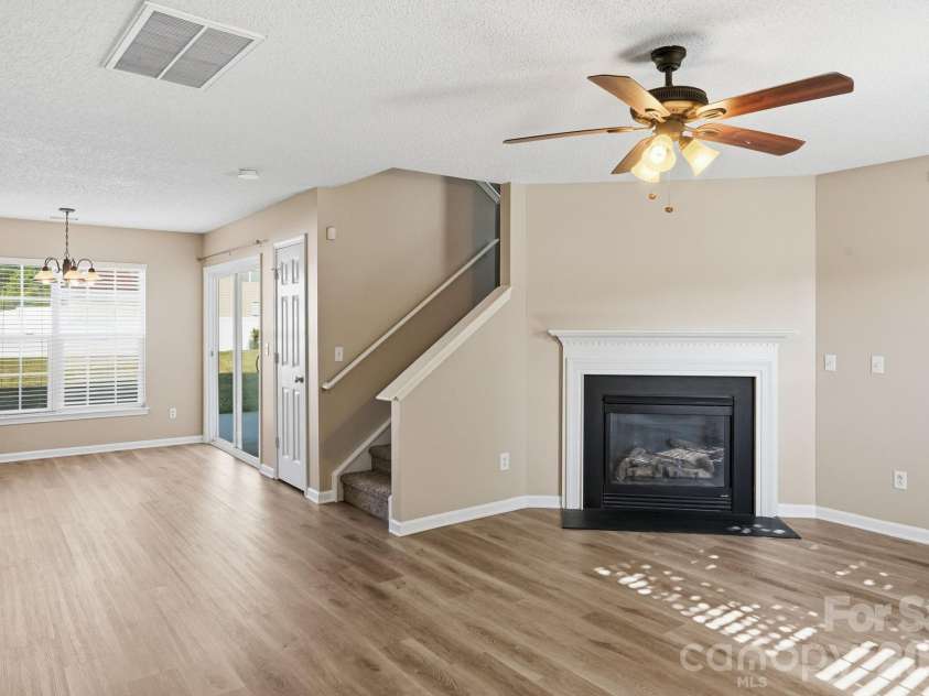 1528 Harland Street, Charlotte, NC 28216.  MLS# CAR4400321, YatesRealty ID 39290. 