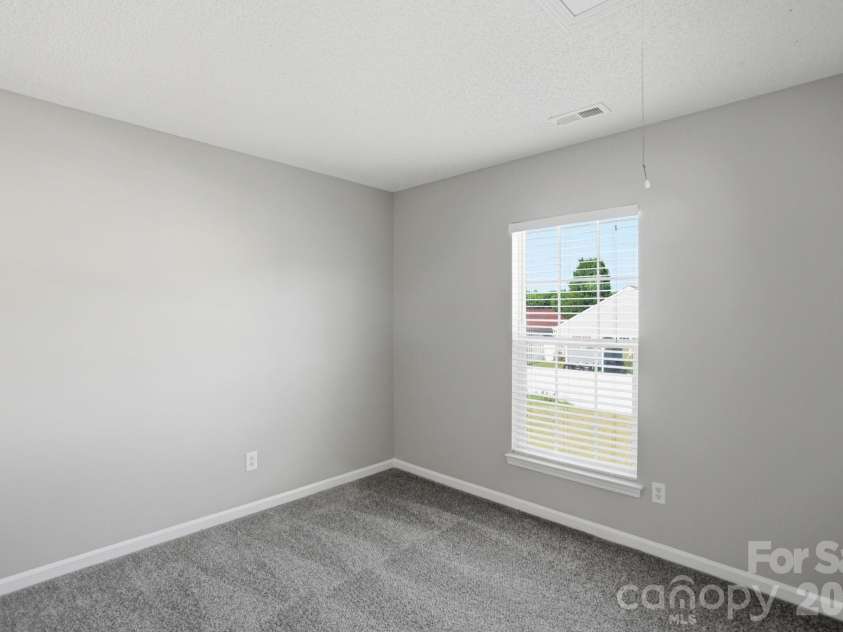 1528 Harland Street, Charlotte, NC 28216.  MLS# CAR4400321, YatesRealty ID 39290. 