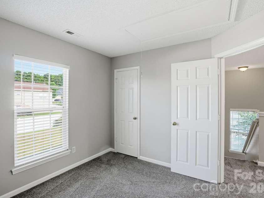 1528 Harland Street, Charlotte, NC 28216.  MLS# CAR4400321, YatesRealty ID 39290. 