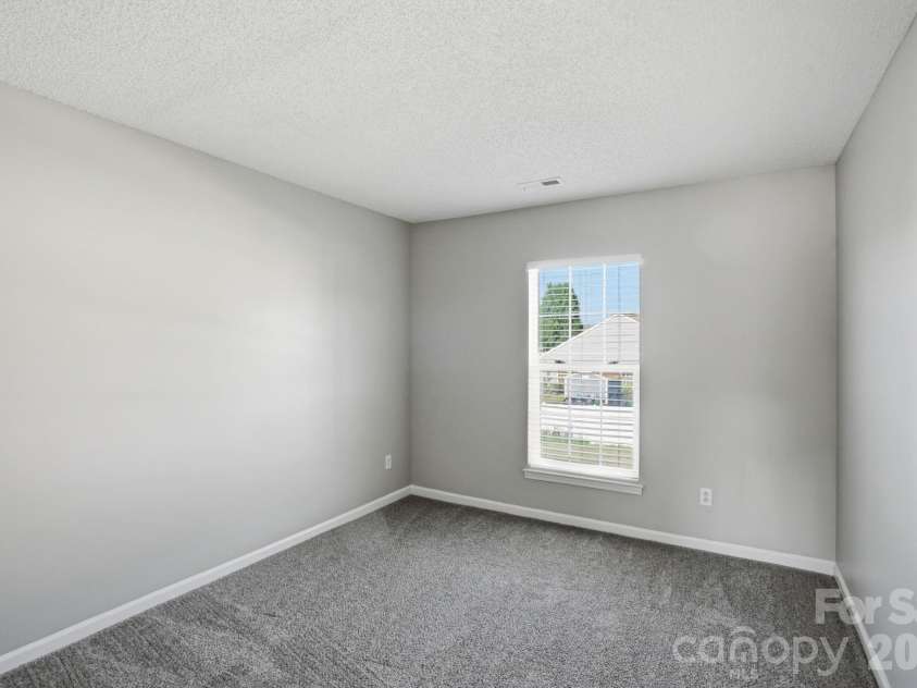 1528 Harland Street, Charlotte, NC 28216.  MLS# CAR4400321, YatesRealty ID 39290. 