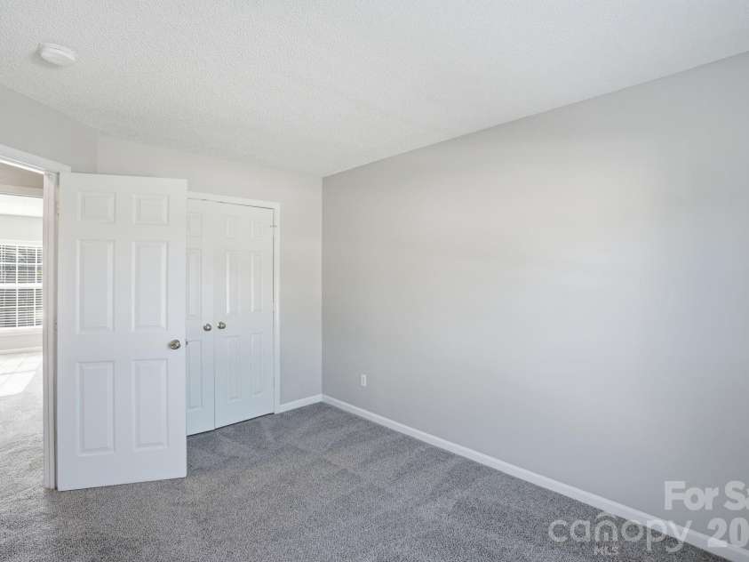 1528 Harland Street, Charlotte, NC 28216.  MLS# CAR4400321, YatesRealty ID 39290. 