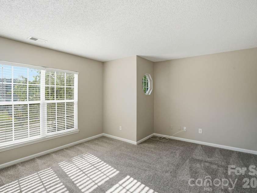 1528 Harland Street, Charlotte, NC 28216.  MLS# CAR4400321, YatesRealty ID 39290. 