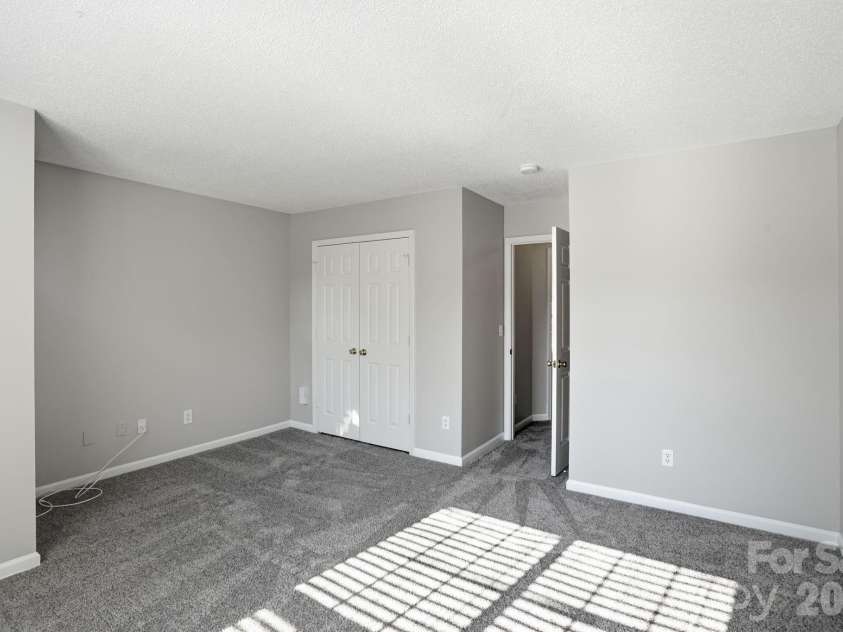 1528 Harland Street, Charlotte, NC 28216.  MLS# CAR4400321, YatesRealty ID 39290. 
