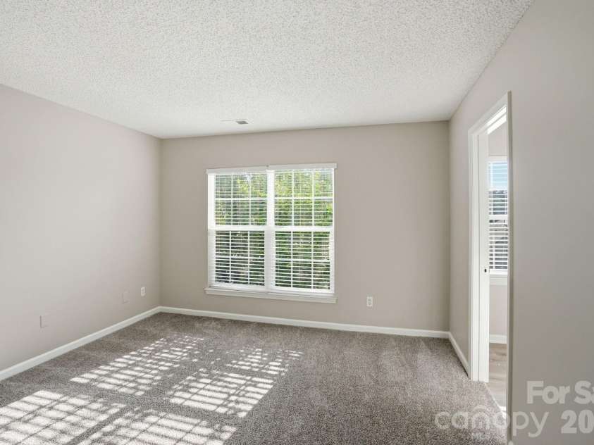 1528 Harland Street, Charlotte, NC 28216.  MLS# CAR4400321, YatesRealty ID 39290. 
