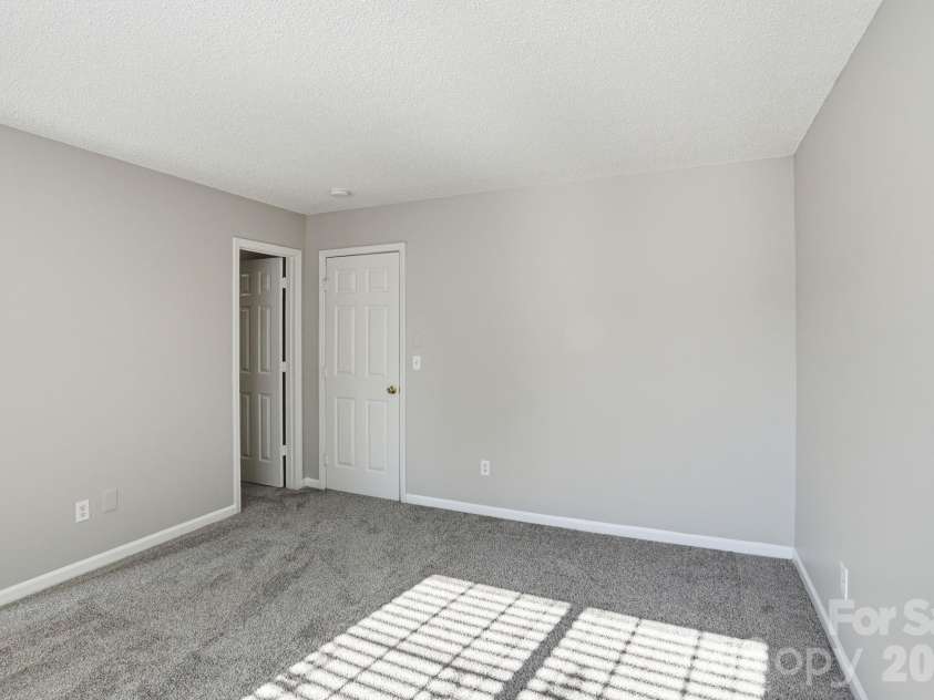 1528 Harland Street, Charlotte, NC 28216.  MLS# CAR4400321, YatesRealty ID 39290. 