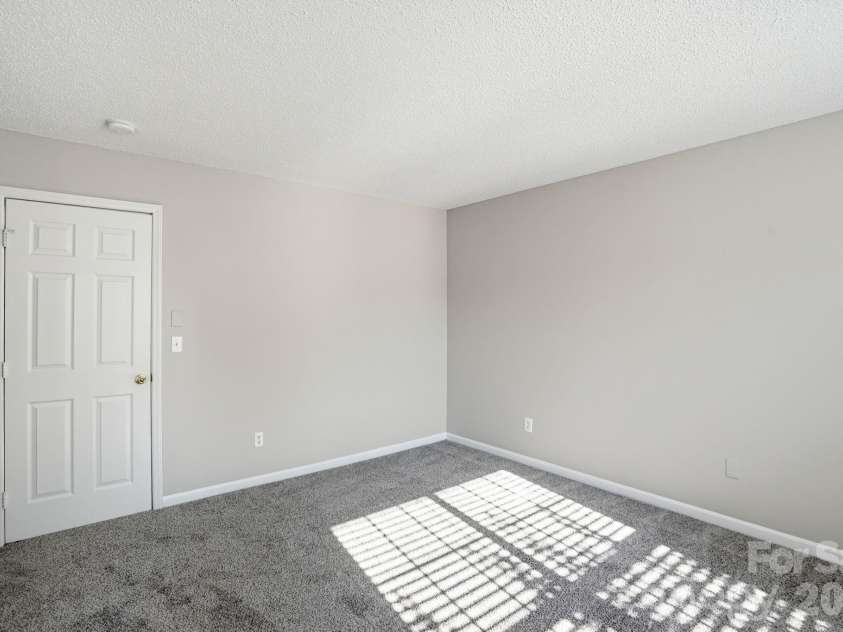 1528 Harland Street, Charlotte, NC 28216.  MLS# CAR4400321, YatesRealty ID 39290. 