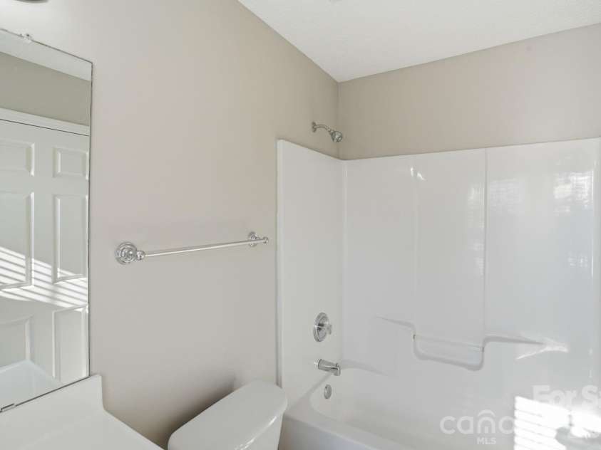 1528 Harland Street, Charlotte, NC 28216.  MLS# CAR4400321, YatesRealty ID 39290. 